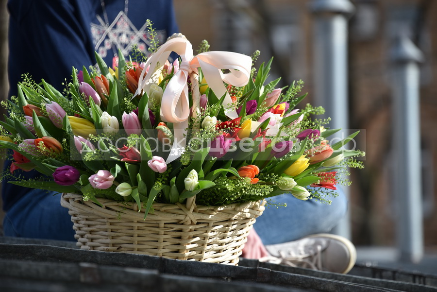 Корзина цветов Корзина тюльпанов